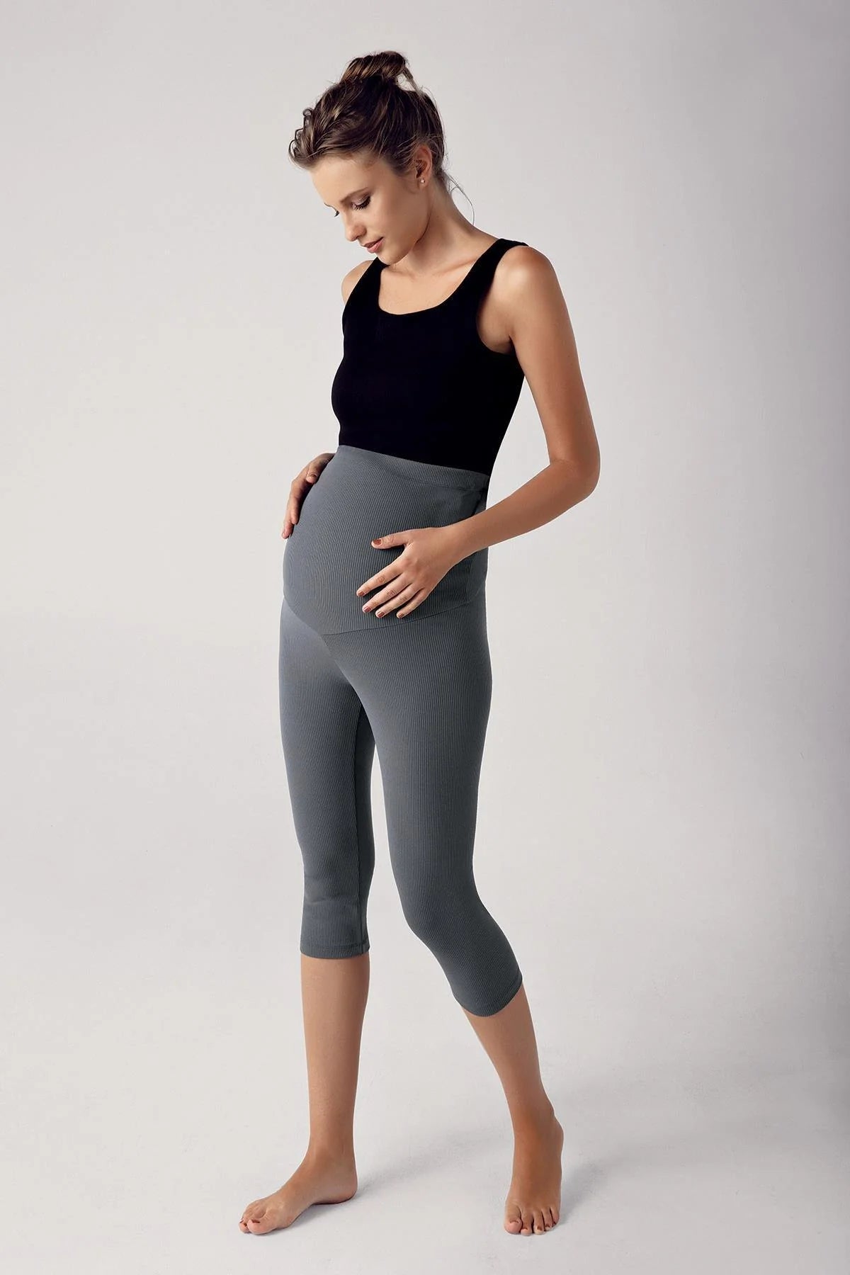 Ribbed High-Waist Stretch Supportive Capri Maternity Leggings Anthracite - LF9204