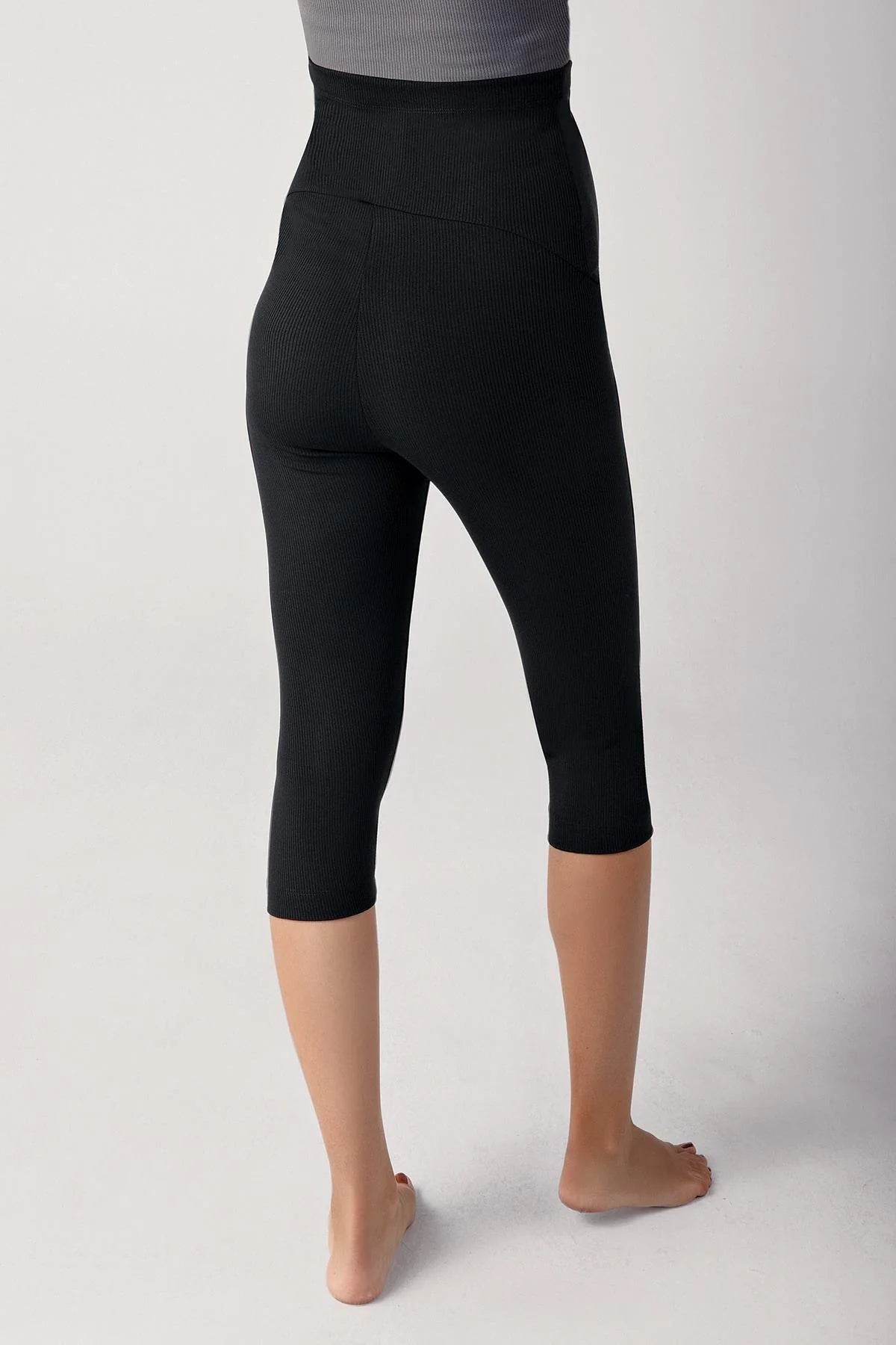 Ribbed High-Waist Stretch Supportive Capri Maternity Leggings Black - LF9204