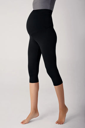 Ribbed High-Waist Stretch Supportive Capri Maternity Leggings Black - LF9204